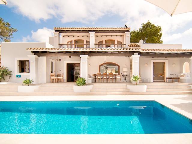 Villa for rent by golf course in Roca llisa