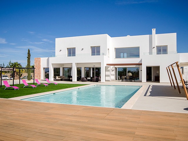 Holiday villa with pool close to Ibiza town