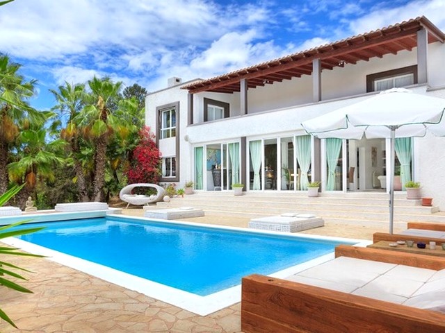 Large 6 bedroom Ibiza villa for rent near Cala Jondal