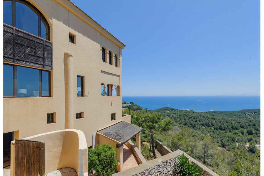 Large Ibiza villa close to Talamanca Beach