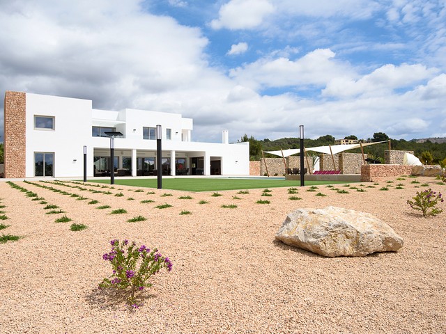 Luxury villa to rent in Jesus - 2km from Ibiza Town