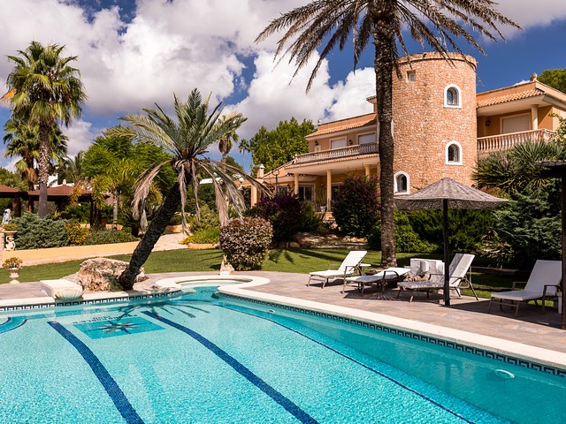 Big 9 bedroom villa close to Ibiza town